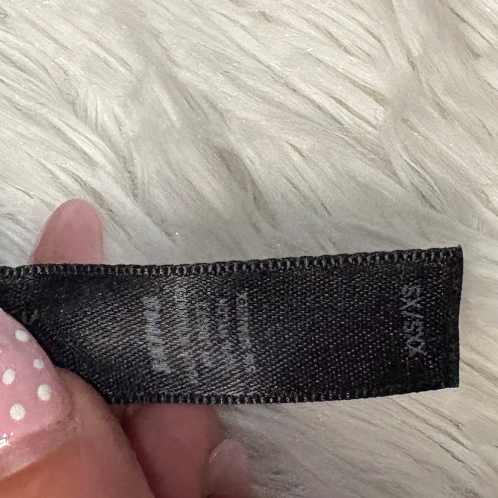 SKIMS ESSENTIAL CREW NECK LONG SLEEVE BODYSUIT IN ONYX BLACK - Picture 4 of 4